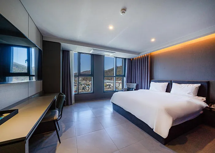 Hotel The Western By Stayneo 2*