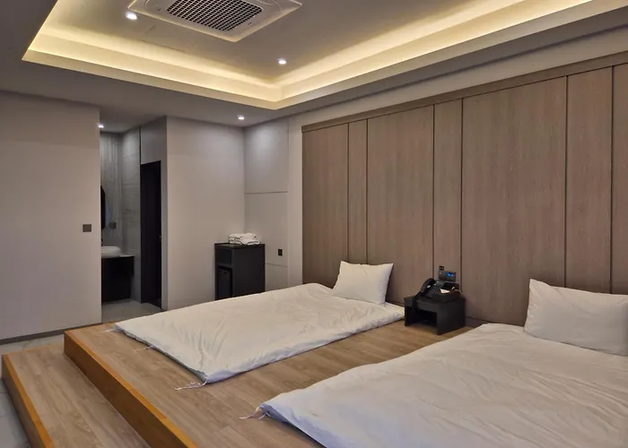 The Western By Stayneo Hotel 2*